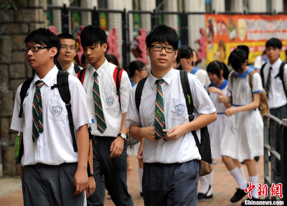 香港学生开始新学期生活(组图)