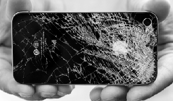iPhone 4打完电话爆炸 苹果维修点称外力所致