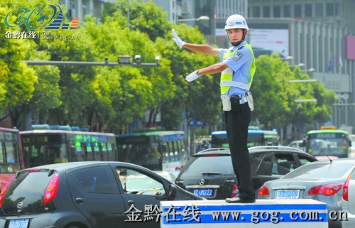 贵阳招聘司机_贵阳 空招路段 发生离奇车祸,护栏刺入轿车,司机穿脑身亡(4)