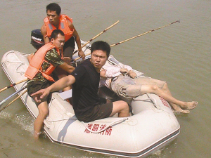 昨日,一男子溺水身亡(图)