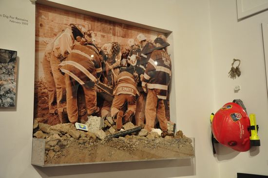 博物馆展览中的消防员