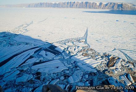 Description: 2009年7月24日，贾森•博克斯•伯德斜拍彼得曼冰川