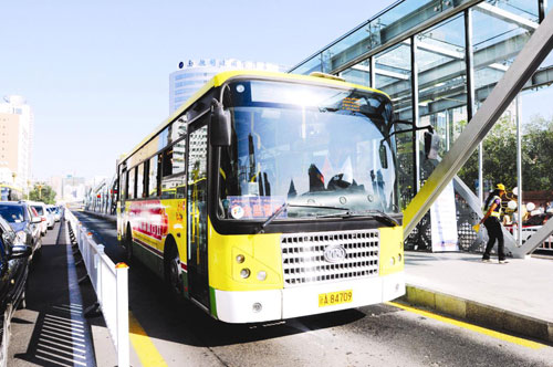 两月后乌鲁木齐新增50辆BRT缓解拥挤(图)