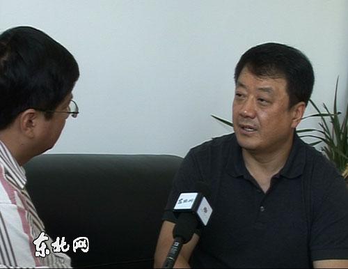东北农业大学副校长冯晓接受采访。