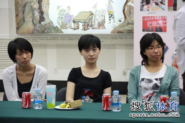 图文:第九届建桥杯开幕 蔡碧涵唐奕与王祥云