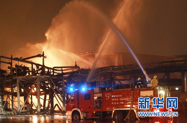 上海化工区深夜发生火灾 明火已扑灭无人员伤