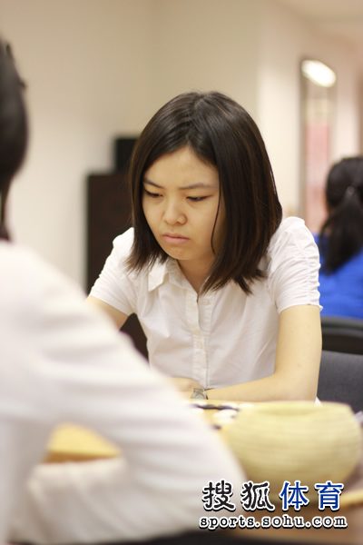 组图:建桥杯首轮 唐奕对王晨星宋容慧战蔡碧涵