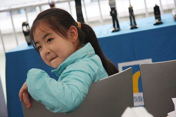图文:铁人三项世锦赛残疾美女 可爱小女孩