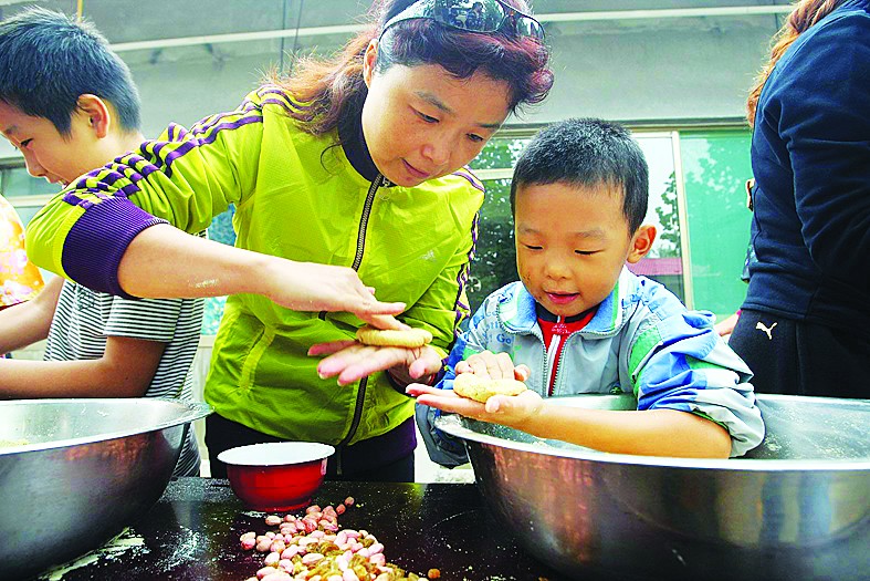 给动物做月饼(组图)