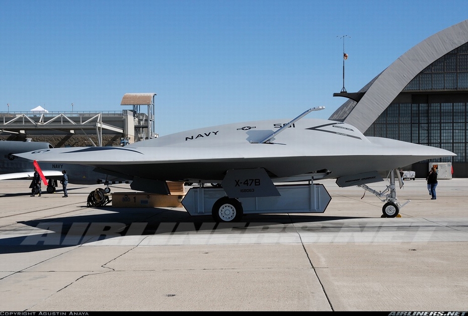 美军未来隐形无人攻击机x-47b