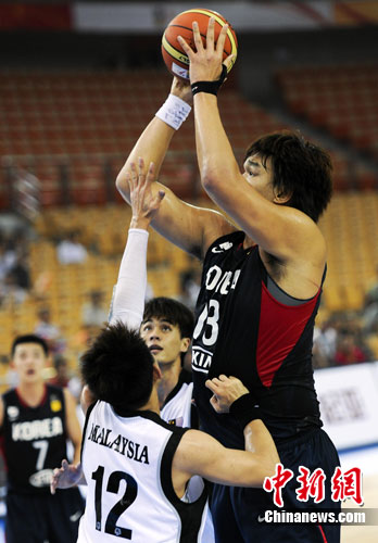 男篮亚锦赛:韩国89-42大胜马来西亚(组图)