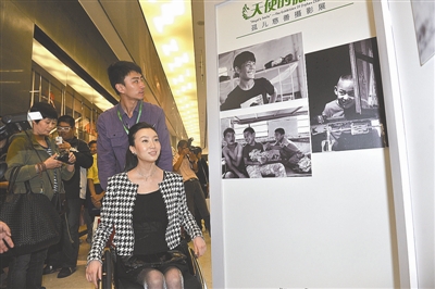 刘岩举办慈善摄影展(图)