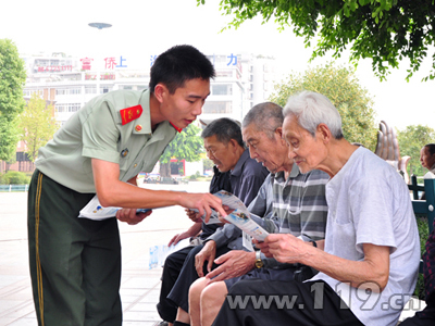 消防宣传进公园 退休老人高唱安全防火歌[图]