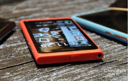 诺基亚首款Meego手机N9启动预定 售价4888元