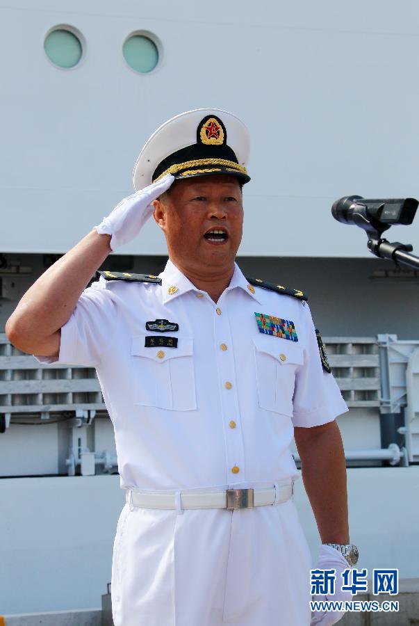 9月16日,海上指挥员,海军东海舰队副司令员邱延鹏少将在欢送仪式上