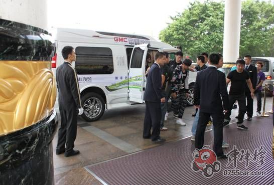 GMC商務車作為一款專門為高端人士度身打造的堪稱陸上頭等艙的進階豪華商務、行政旅行車,越來越受到明星大腕的青睞。