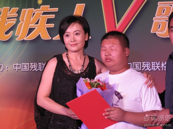 新晋华表影后娜仁花,影视演员濮存昕,秦海璐,歌手陈思思等人担任爱心