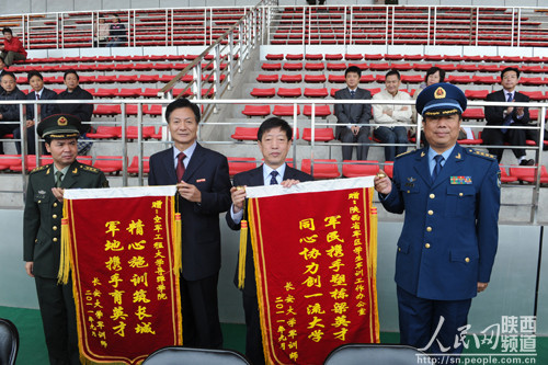 长安大学举行2011级学生军训总结汇报大会(组