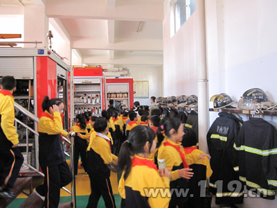 随州广水市实验小学学生参观消防站[图]