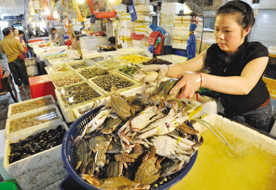 菜场海鲜品种多价格实惠