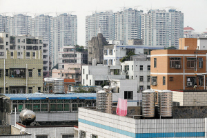 讯 近日,有网友在深圳新闻网发帖称,在南山白石洲村东四坊,晚上周围