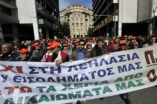 抗议新紧缩政策 希腊爆6月以来最大规模示威游