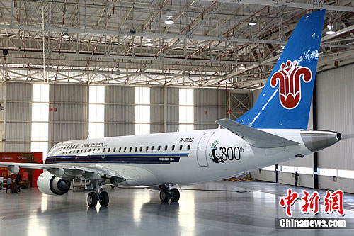 巴西航空E喷气系列飞机经上海抵达乌鲁木齐(图