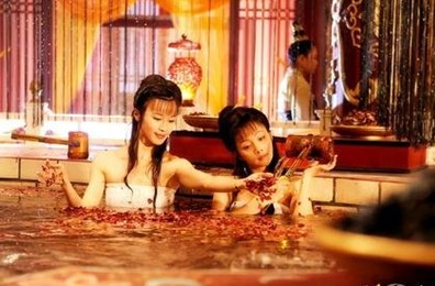 《楊貴妃秘史》中殷桃飾演的“楊貴妃”沐浴圖