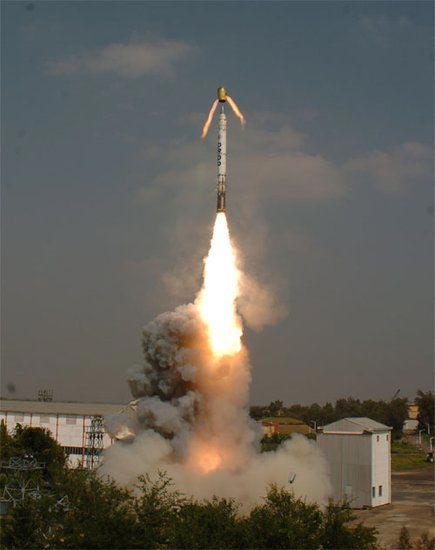 印度成功发射新型近程导弹 试射距离700公里(图)