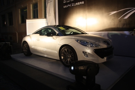 青岛门店活动        2011年9月2日,标致rcz正式莅临轿跑车市.