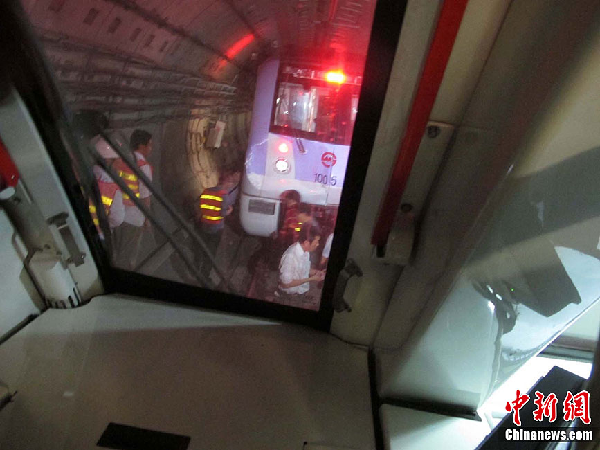 上海地铁10号线列车追尾 40多人轻伤无人死亡