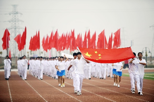 图文:宁夏中职运动会开幕 学生仪仗队表演