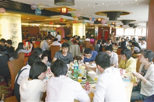 宁波某酒店婚宴现场资料图片 记者 张培坚 摄
