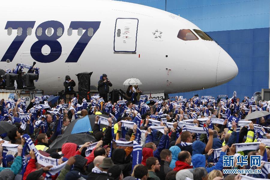第一架787"梦想客机"准备首航 从东京飞往香港(组图)