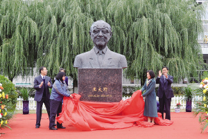 王大珩铜像落户长春理工大学(图)