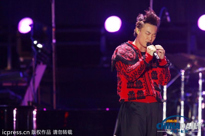 陈奕迅北京个唱 王菲登台对唱《因为爱情》似