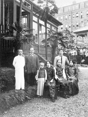 1914年流亡日本的宋氏家族在横滨留影