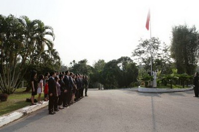 中国驻文莱大使馆举行国庆62周年升旗仪式(组图)