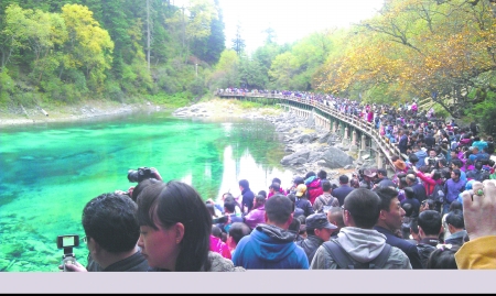 国庆出游:看的不是风景 是人海(组图)