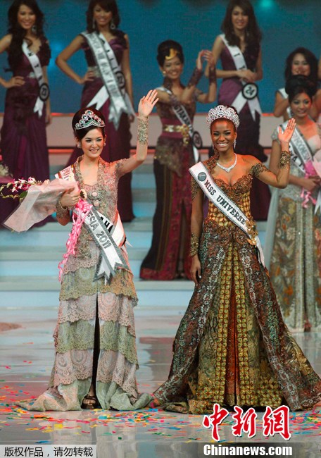 2011“印尼小姐”出炉 新科环姐出席颁奖礼