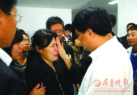 滨保高速车祸部分乘客系学生 35人死亡20人受伤(图)