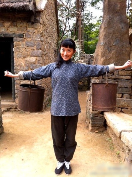 电视剧《大地情深》正在沂南山区进行紧张拍摄,剧中刘佳佳扮演农村女