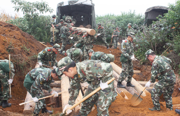 砺剑红河畔 直击武警8753部队大型实兵演习(组图)