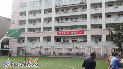 沪北虹中学一高三男生四楼坠落 抢救无效后死亡[图]