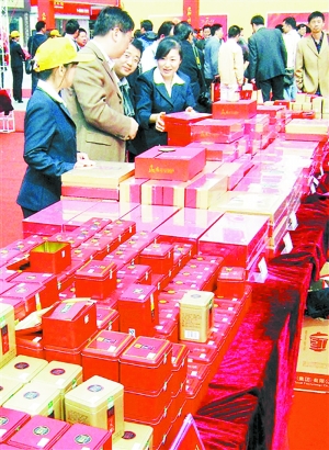 “信阳红”产业化发展迅速 新华社记者 王颂 图