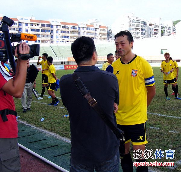 图文:[中乙]福建3-0青科 王超接受采访