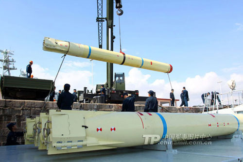 "鹰击-82"是一种潜艇专用的潜射导弹,海外至今仍将其和c-802混淆.