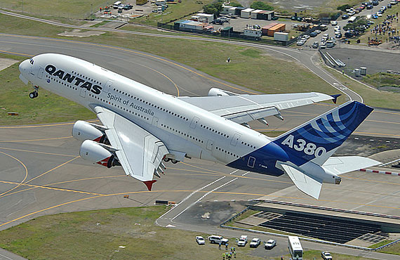 空客向南航交付首架超大飞机A380 可搭载800