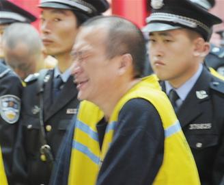 青岛黑老大王磊被判20年 法庭上眉飞色舞(图)