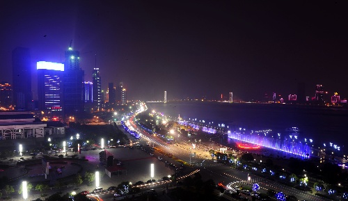 图文:南昌夜色灿如火 秋水广场夜景